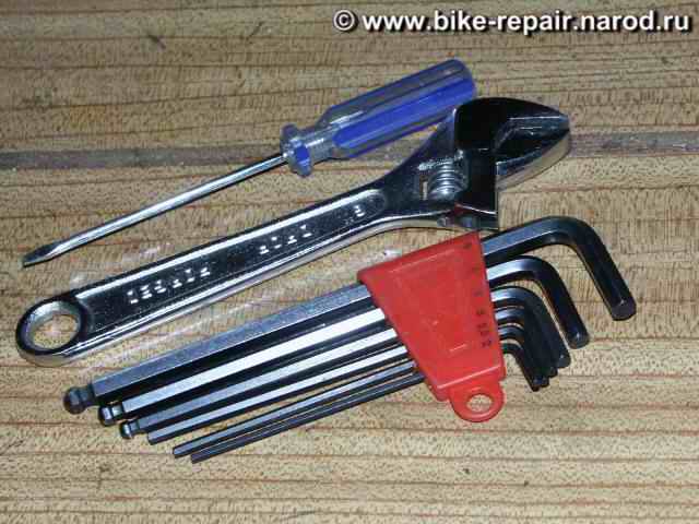Инструменты, необходимые для ремонта велосипеда.