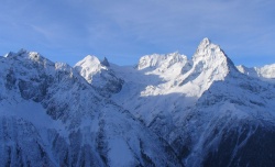 утро в горах (софруджу в центре, справа - Белалакая)
