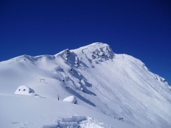 Балда-Чегет, источник лавин по северному цирку.