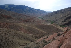 Вид на восточную часть плато Ассы и Красные скалы