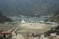 поселок Кумжунг (Khumjung) детская общеобразовательная школа.