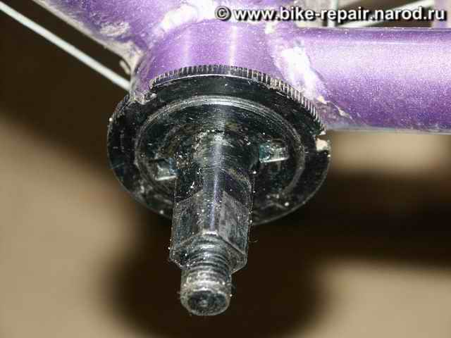 Гайка каретки велосипеда стелс. Как снять каретку. Резьба шатуна педали велосипеда stels пилот 455. Каретка шатунов велосипеда. Как снять каретку.