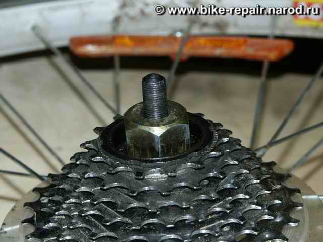 Разобрать заднее колесо скоростного велосипеда стелс. Съемник кассеты park tool. Ключ для трещётки заднего колеса велосипеда. Снять трещетку с колеса. Кассета заднего колеса велосипеда.