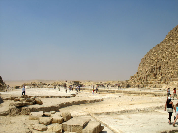 Площадка у пирамиды Хеопса
