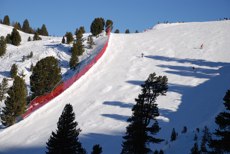 Трасса competizione курмайор. Красный склон. Лагонаки лыжный курорт. Склон альпика красная поляна. Олимпийская лыжерольная трасса в сочи.